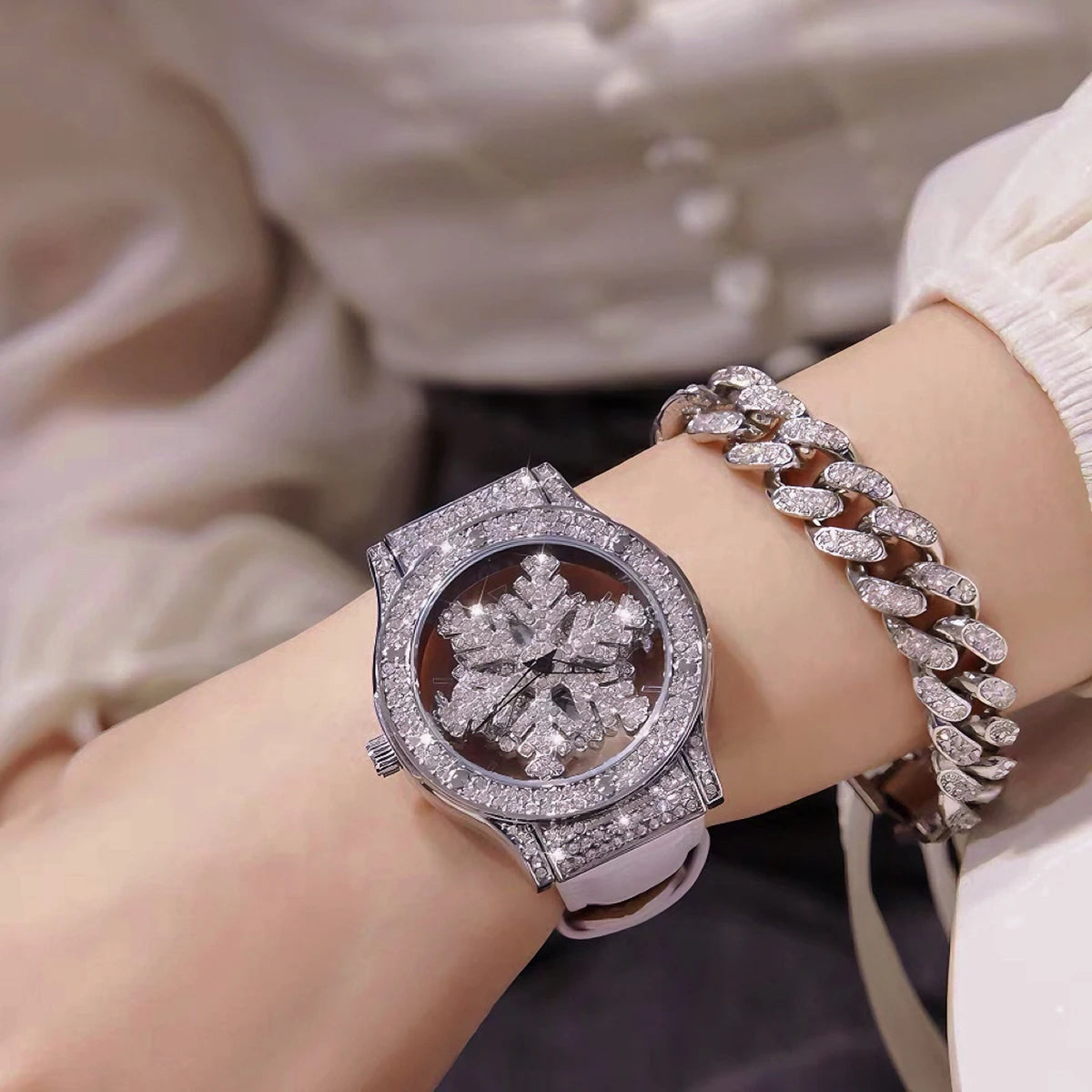 Sara Fashionable Women's Watch