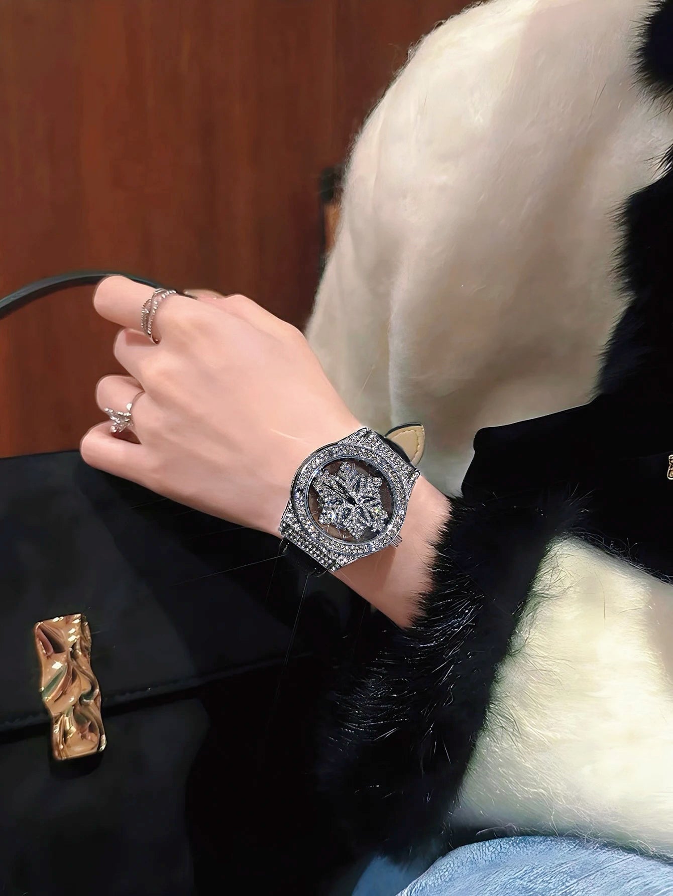 Sara Fashionable Women's Watch