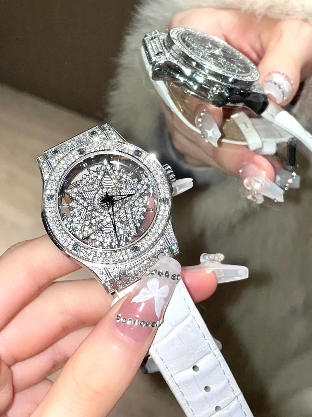 Sara Fashionable Women's Watch