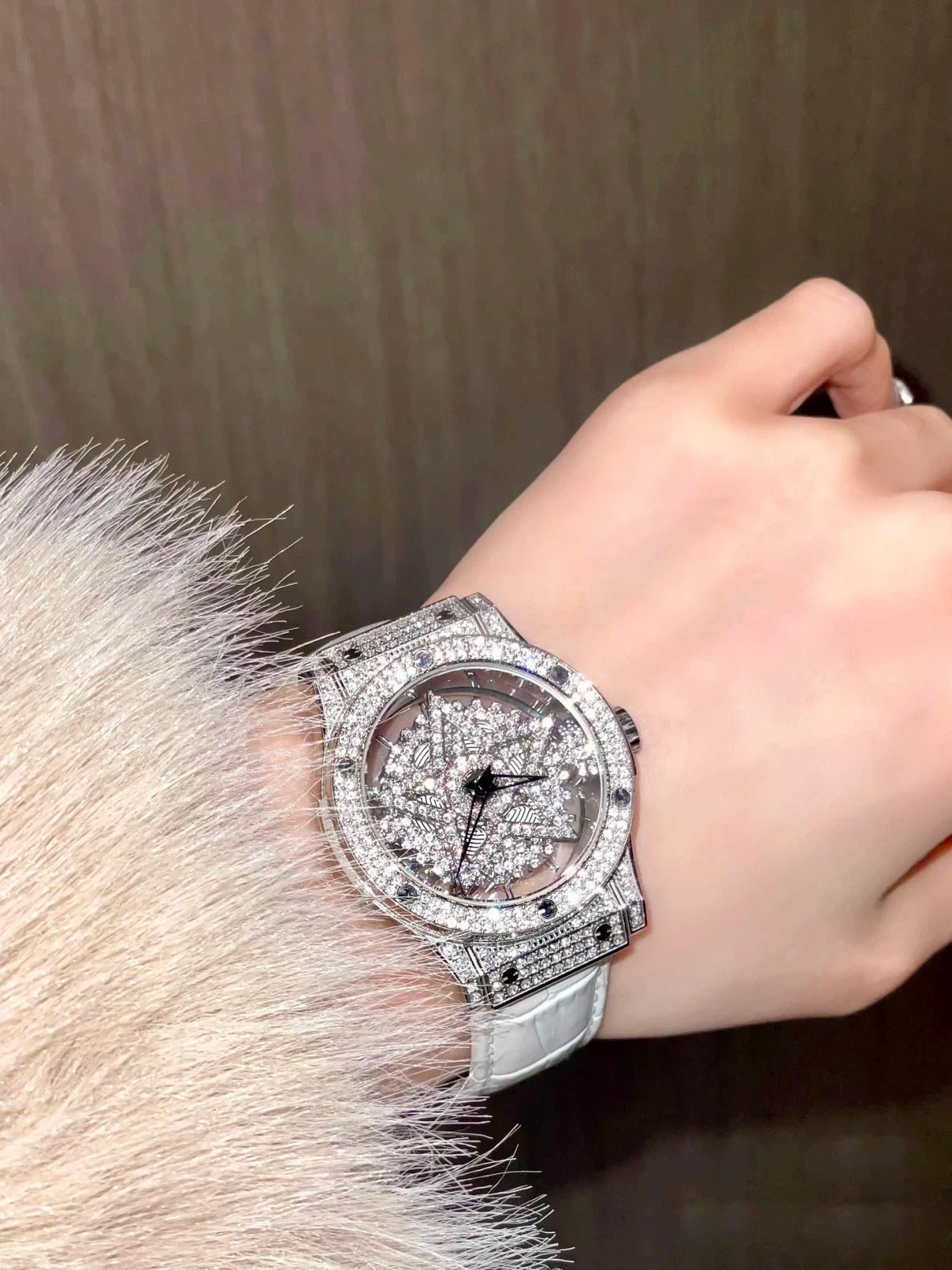 Sara Fashionable Women's Watch