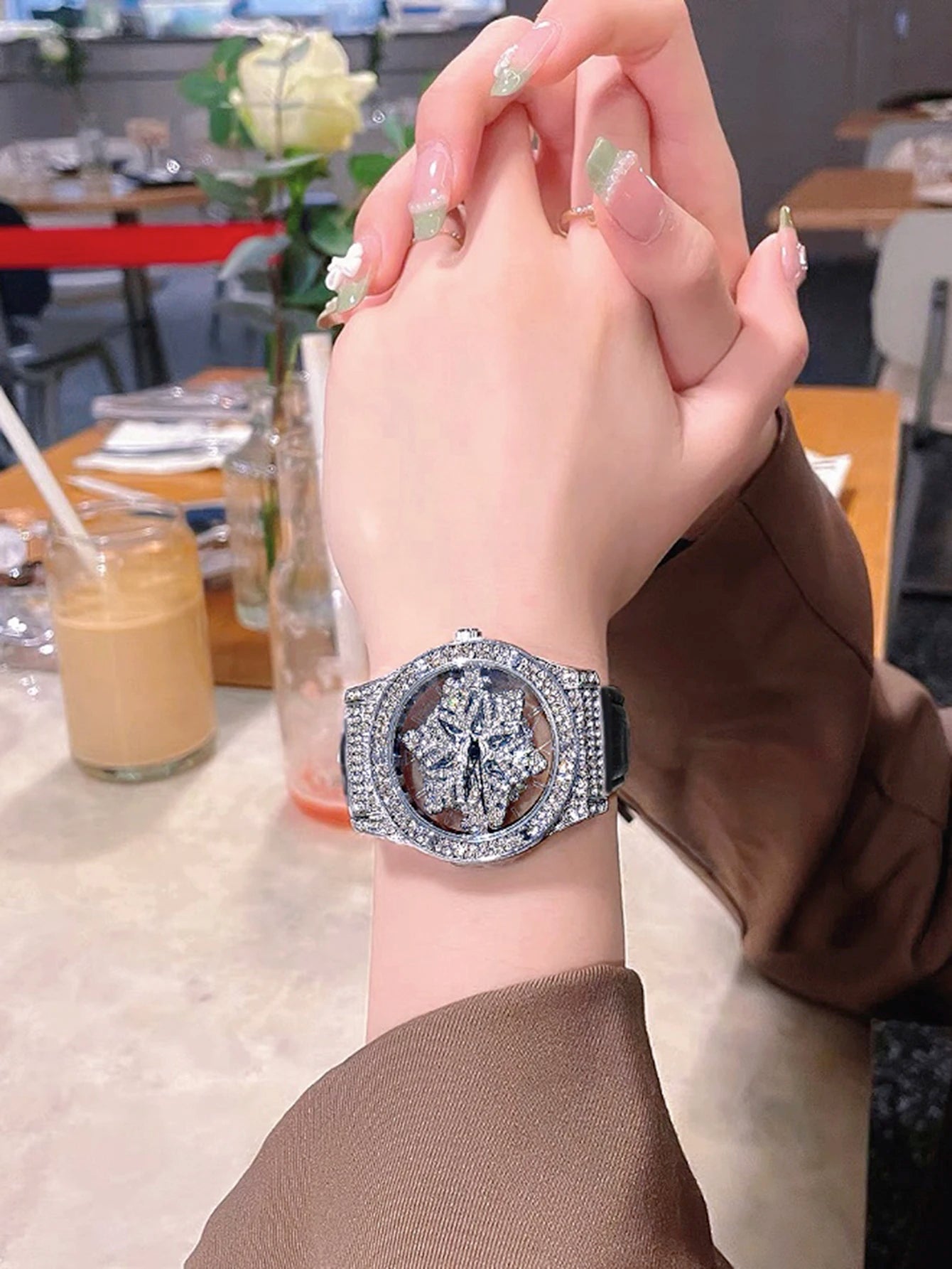 Sara Fashionable Women's Watch
