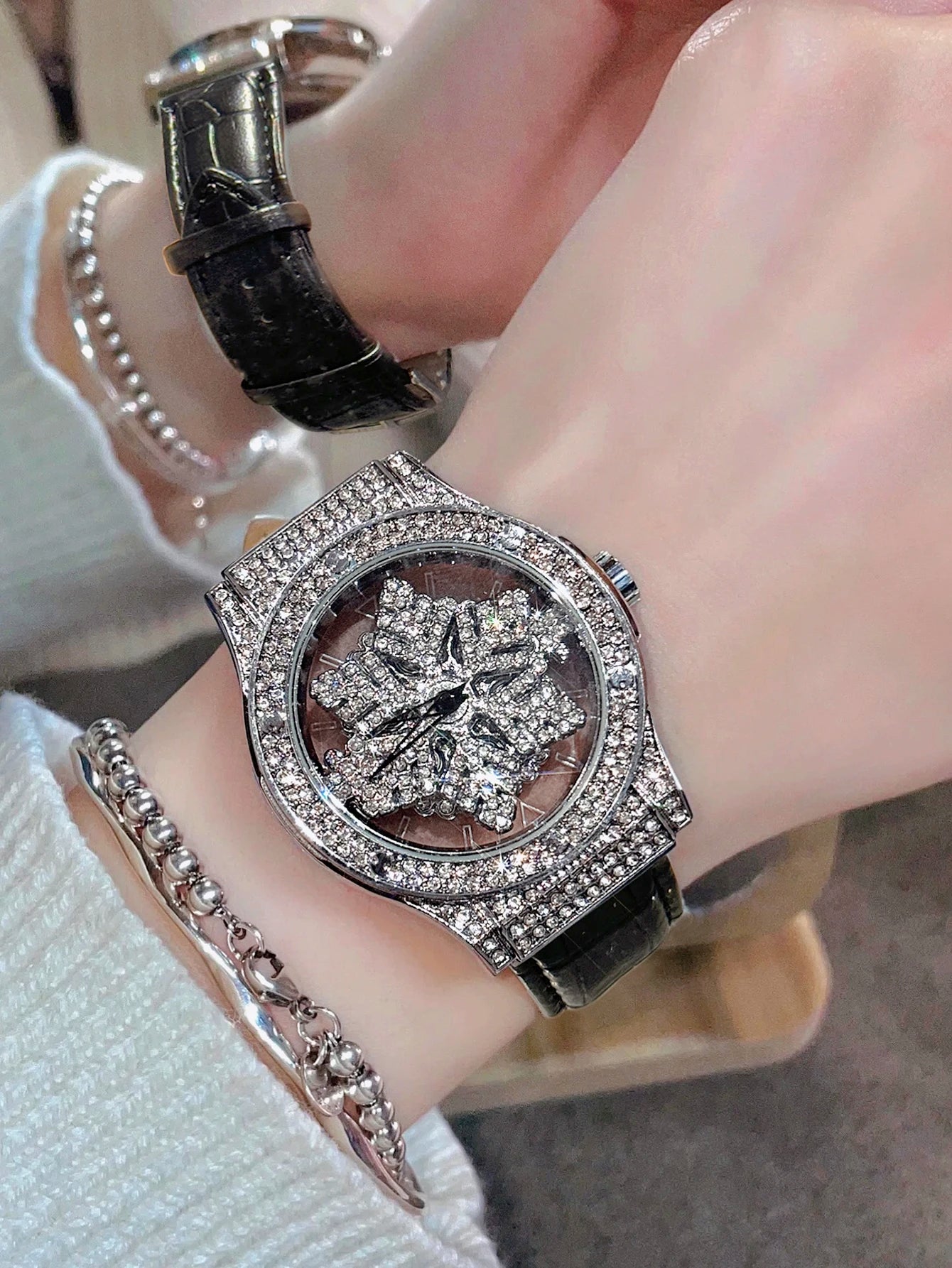 Sara Fashionable Women's Watch