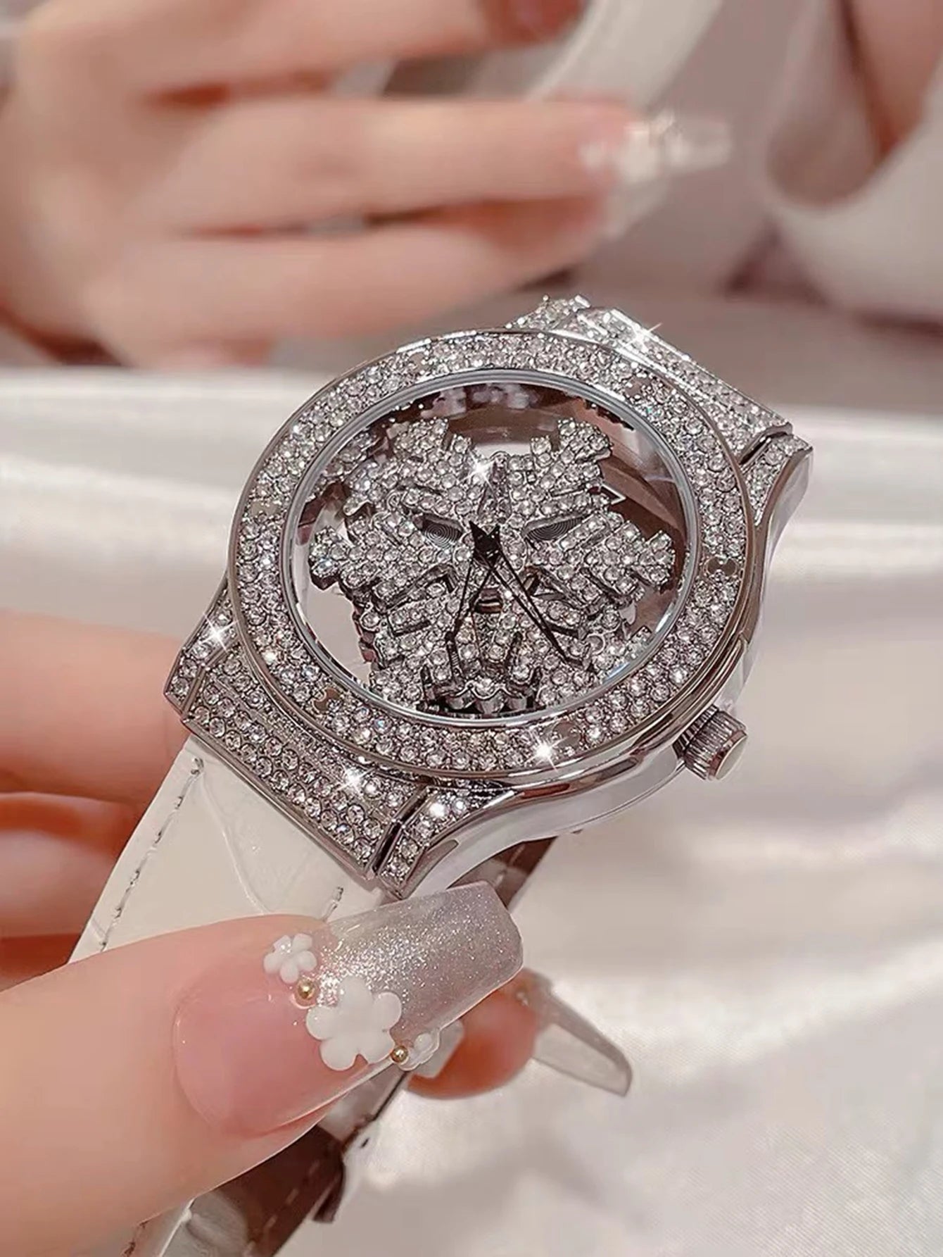 Sara Fashionable Women's Watch