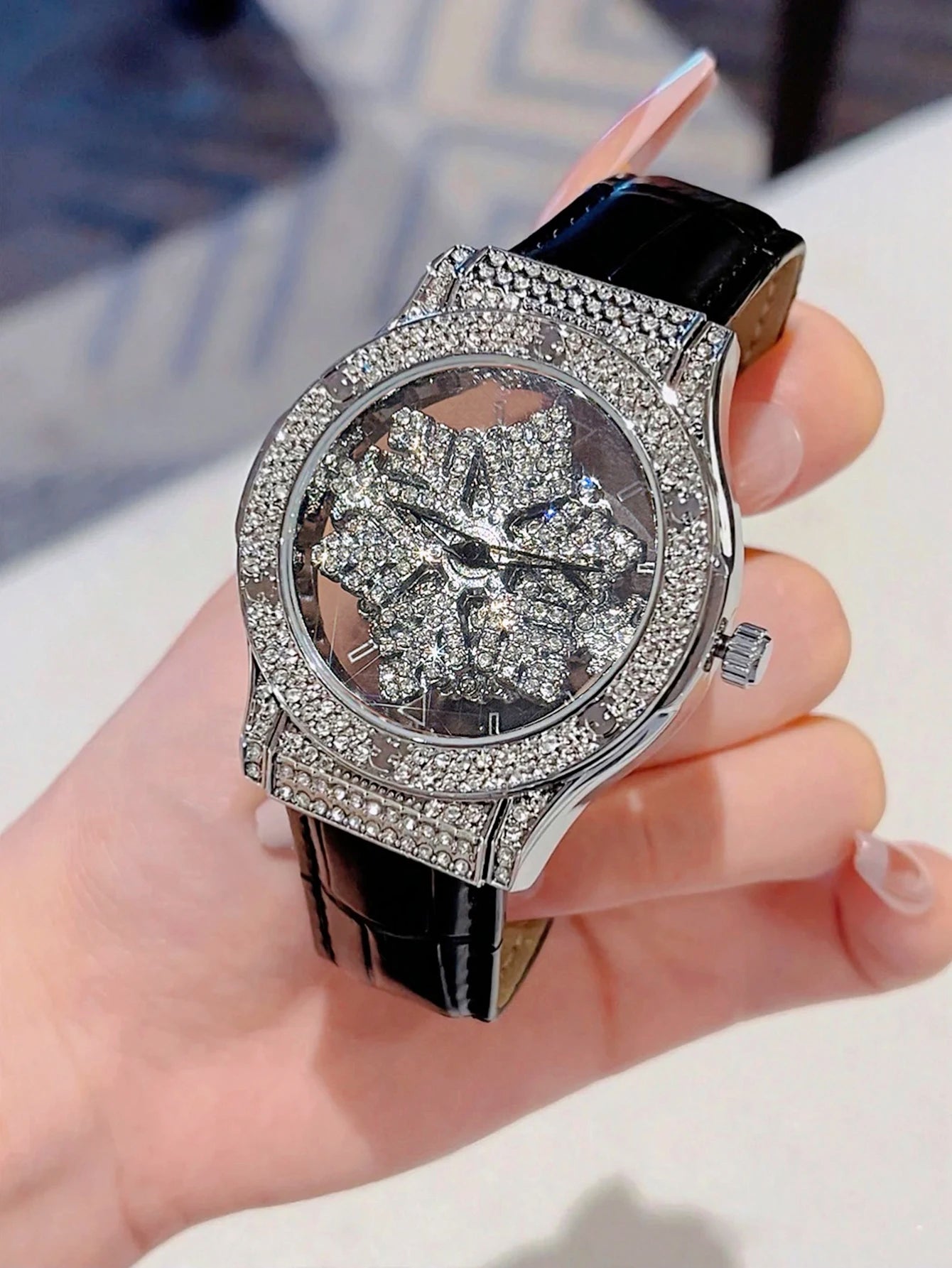 Sara Fashionable Women's Watch