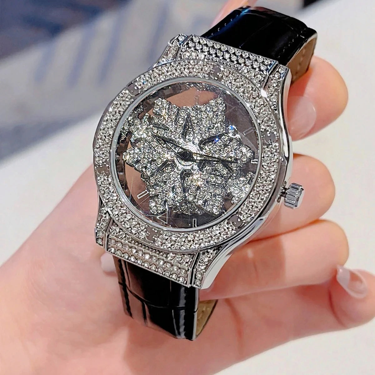 Sara Fashionable Women's Watch