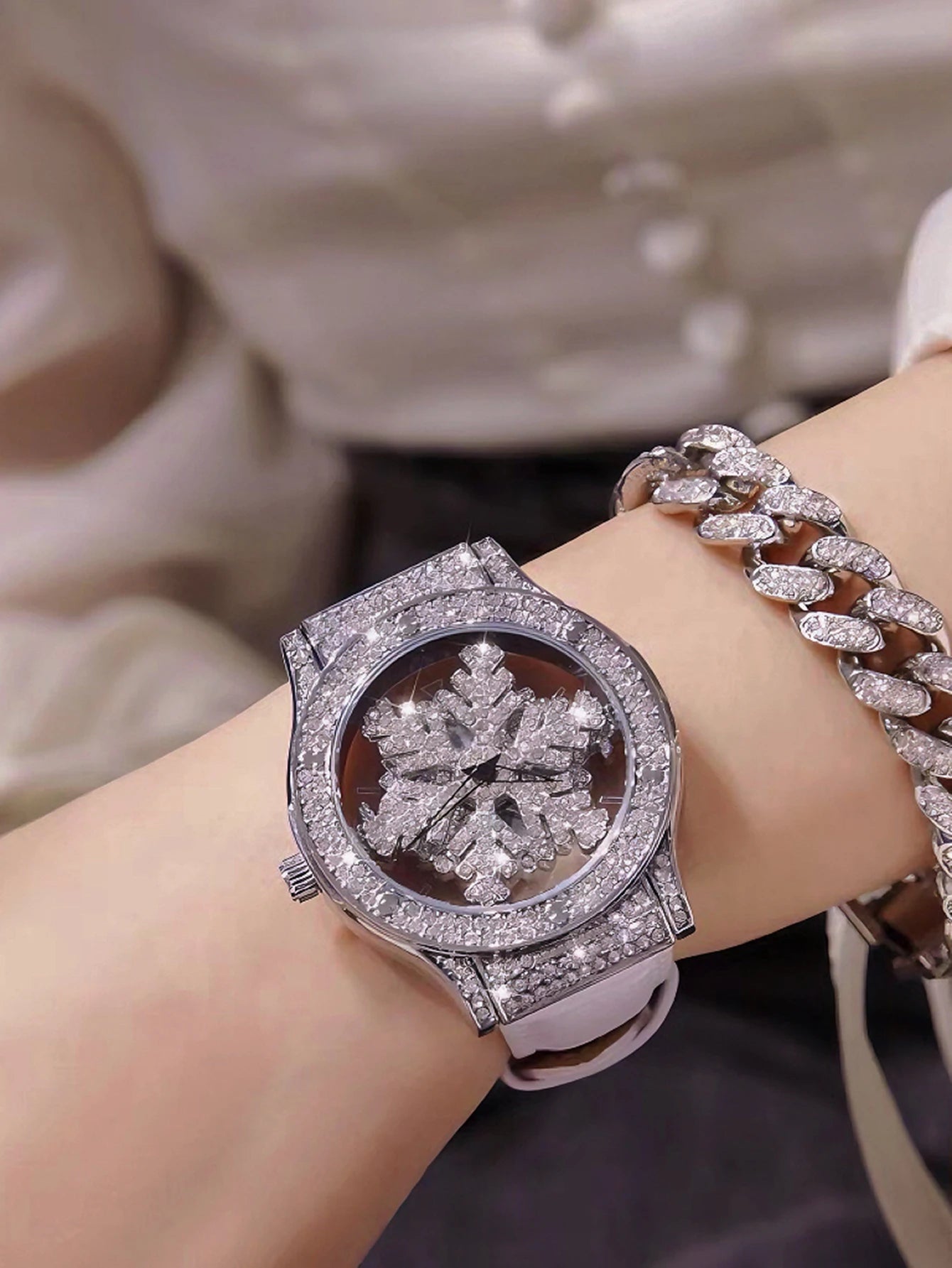 Sara Fashionable Women's Watch