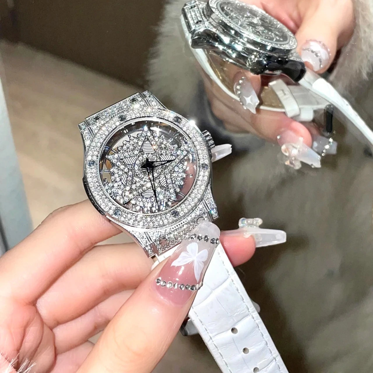 Sara Fashionable Women's Watch