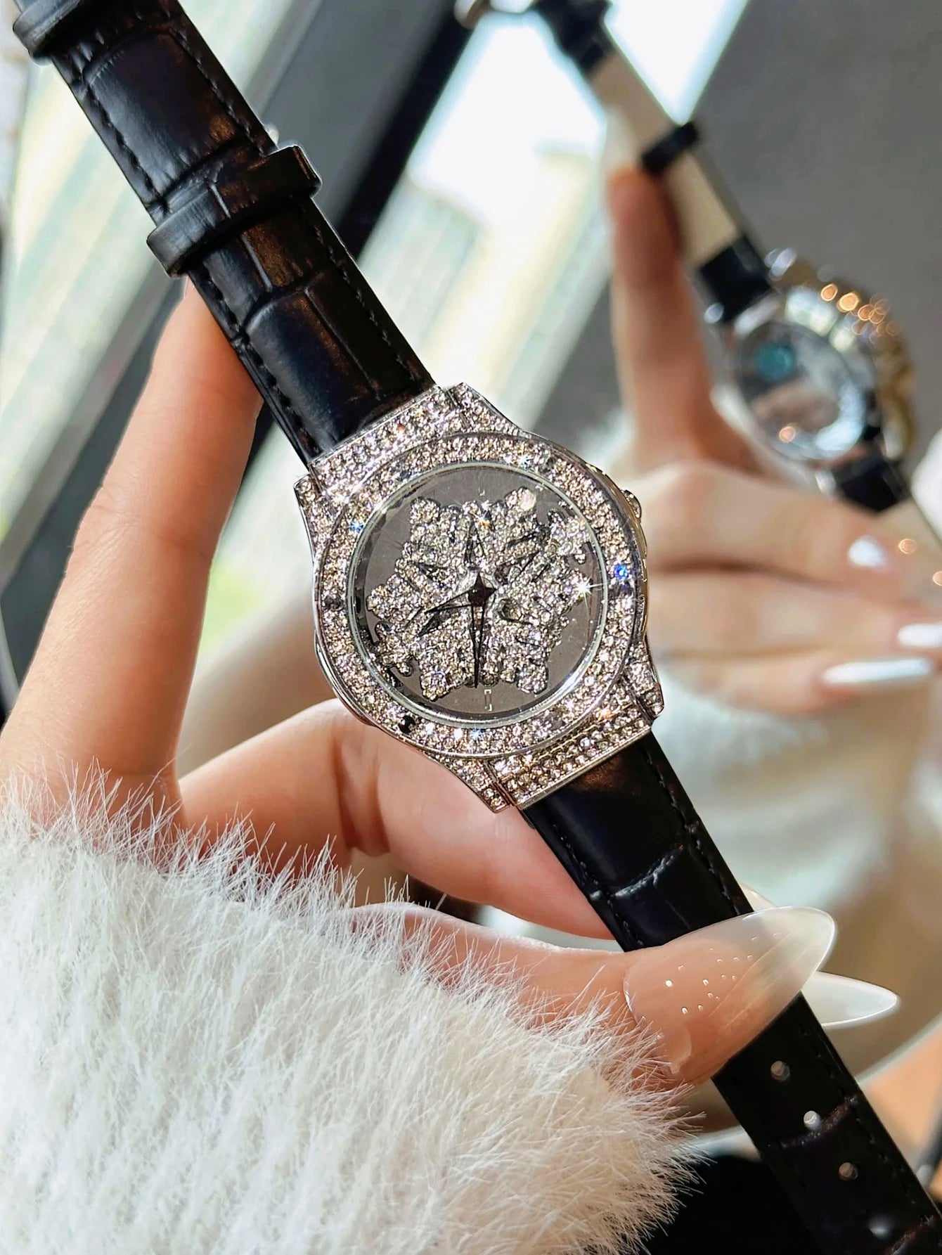 Sara Fashionable Women's Watch